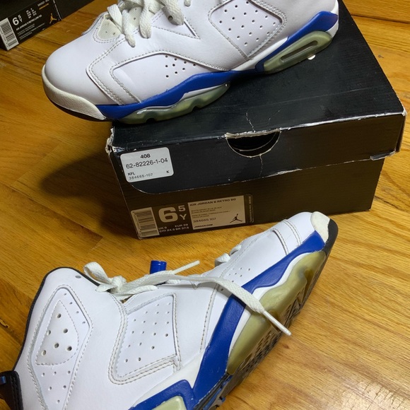 Sneakers - Picture 4 of 4